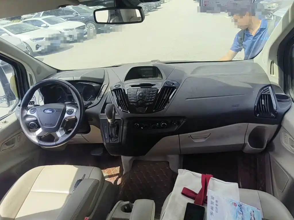 Photo 12 - Ford Tourneo