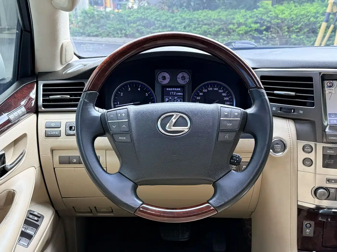Фото 10 - Lexus LX
