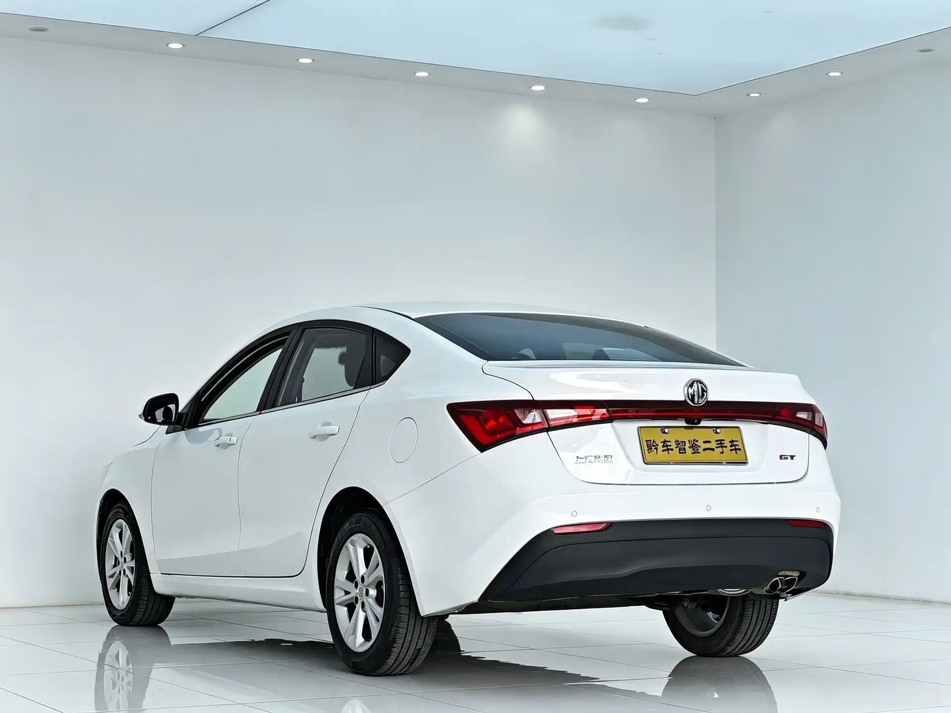 Photo 4 - MG GT