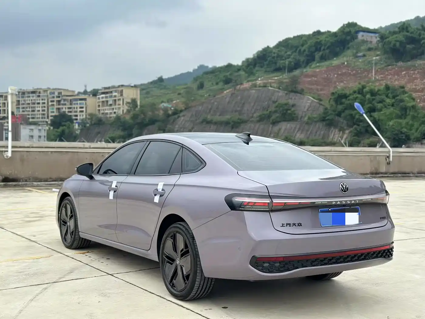 Volkswagen Passat 2025 Model Pro 380TSI Starlight Dragon Edition фото 9