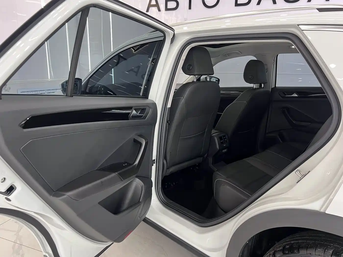 Volkswagen T-Roc, миниатюра 12