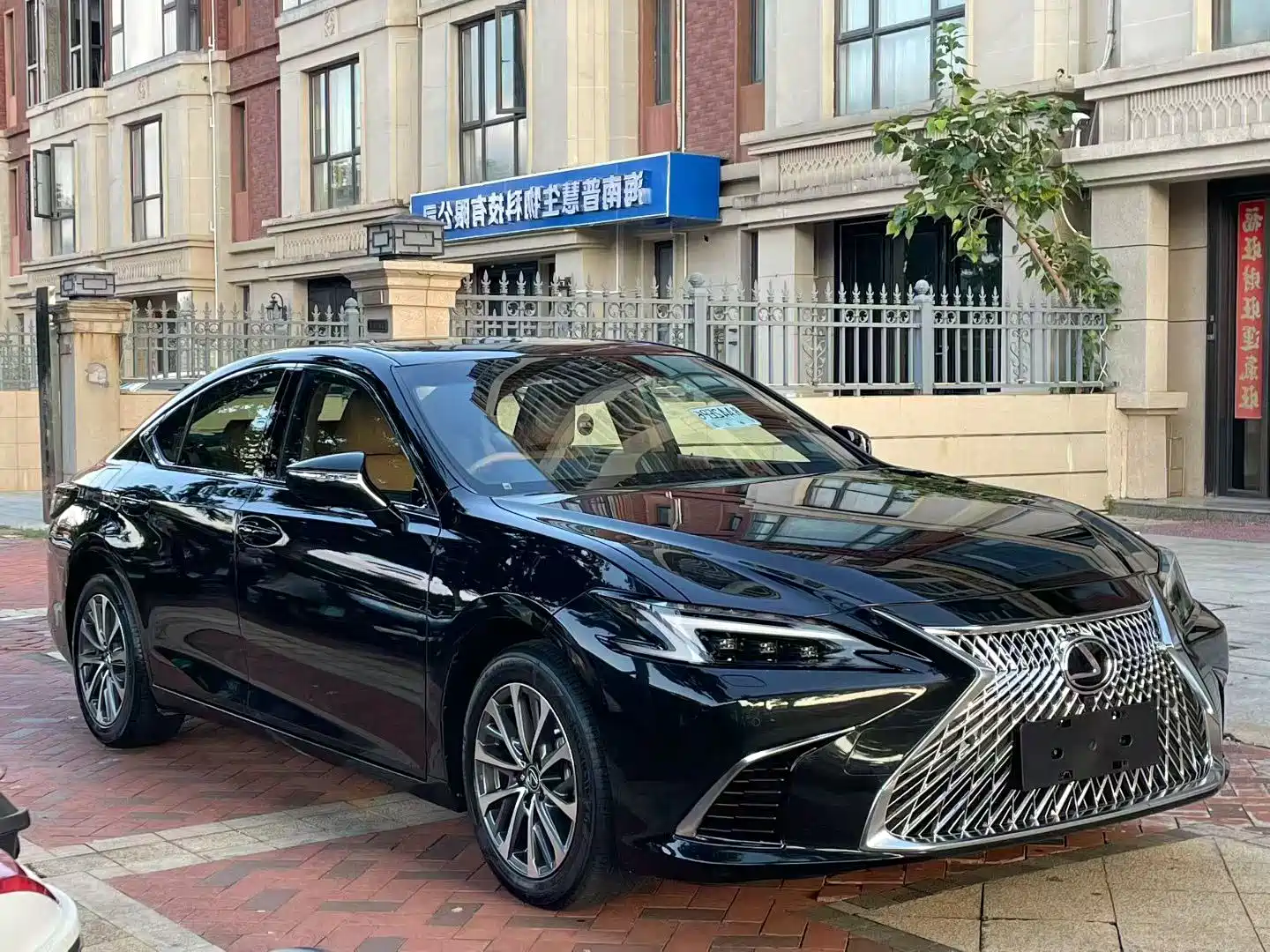 Фото 3 - Lexus ES