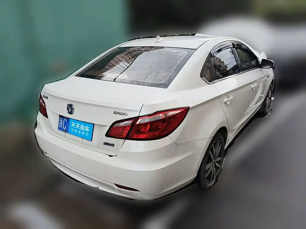 Фото 2 - Changan Eado