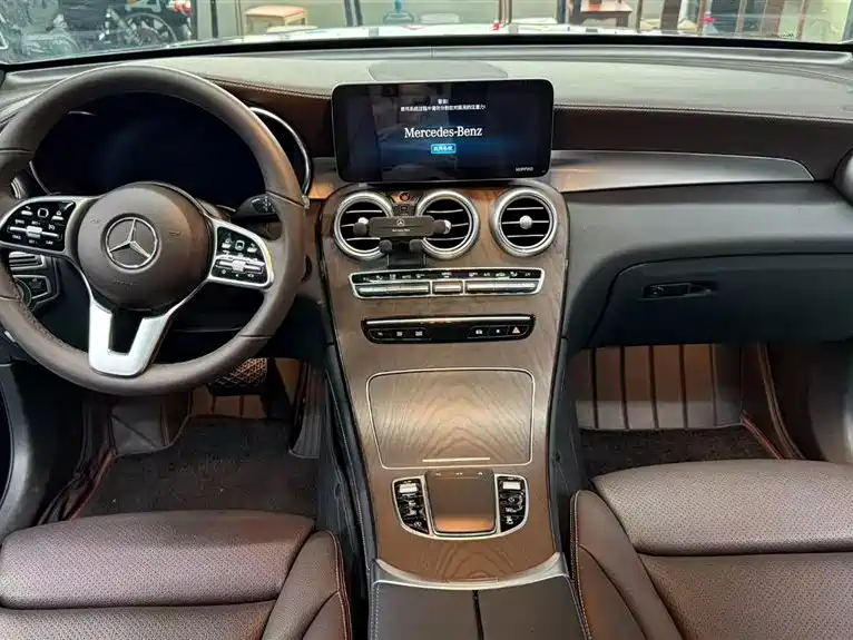 Mercedes-Benz GLC 2021 GLC 260 L 4MATIC Luxury фото 3