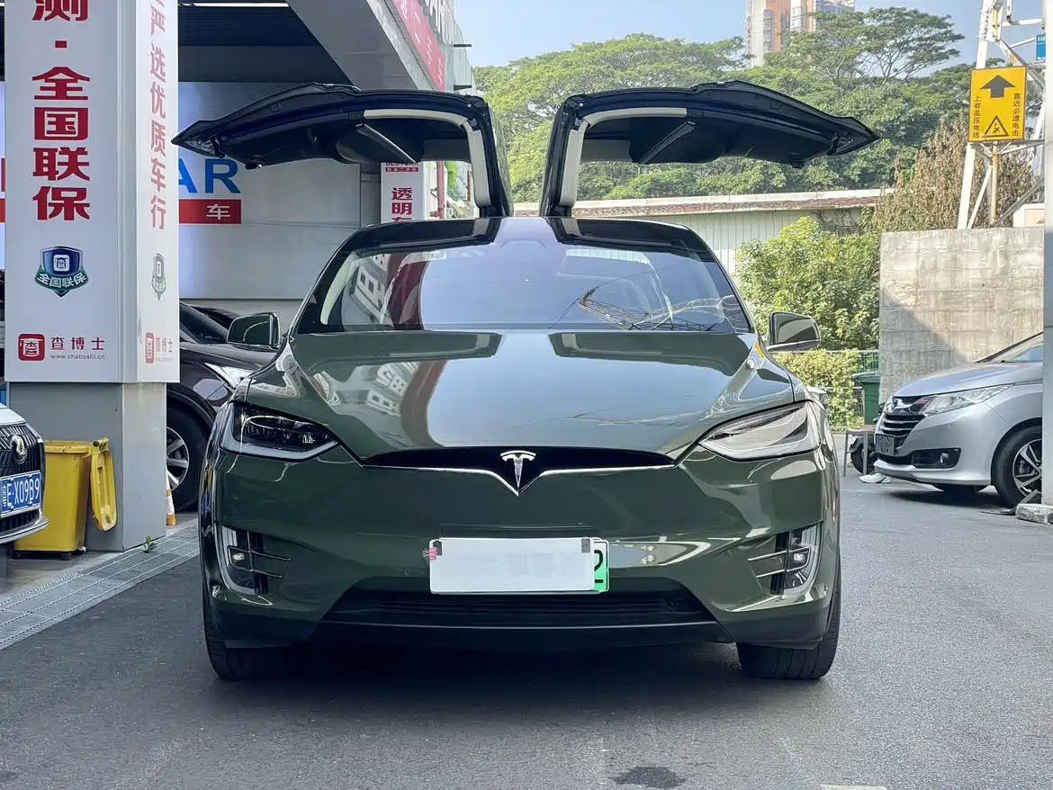 TESLA MODEL X