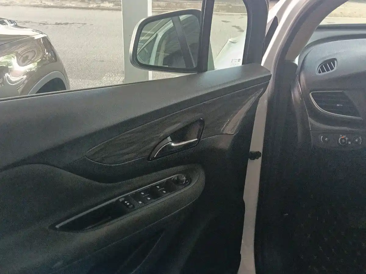 Buick Encore 2018 18T Automatic 2WD Urban Leading фото 4