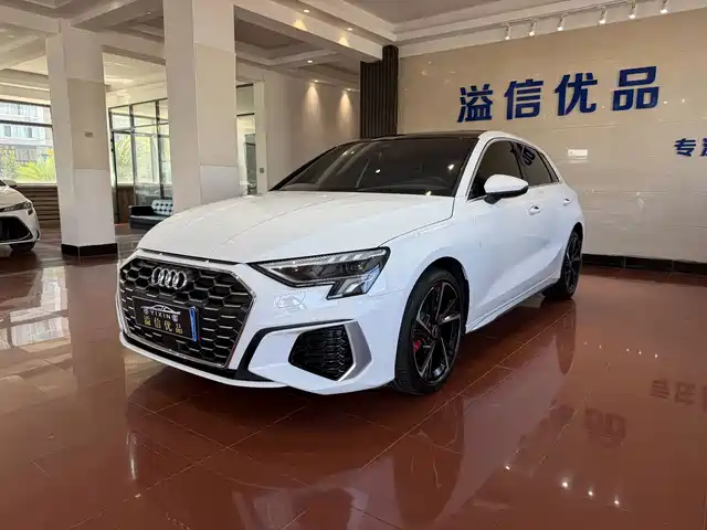Audi A3 Sportback 35 TFSI, Стиль Спорт