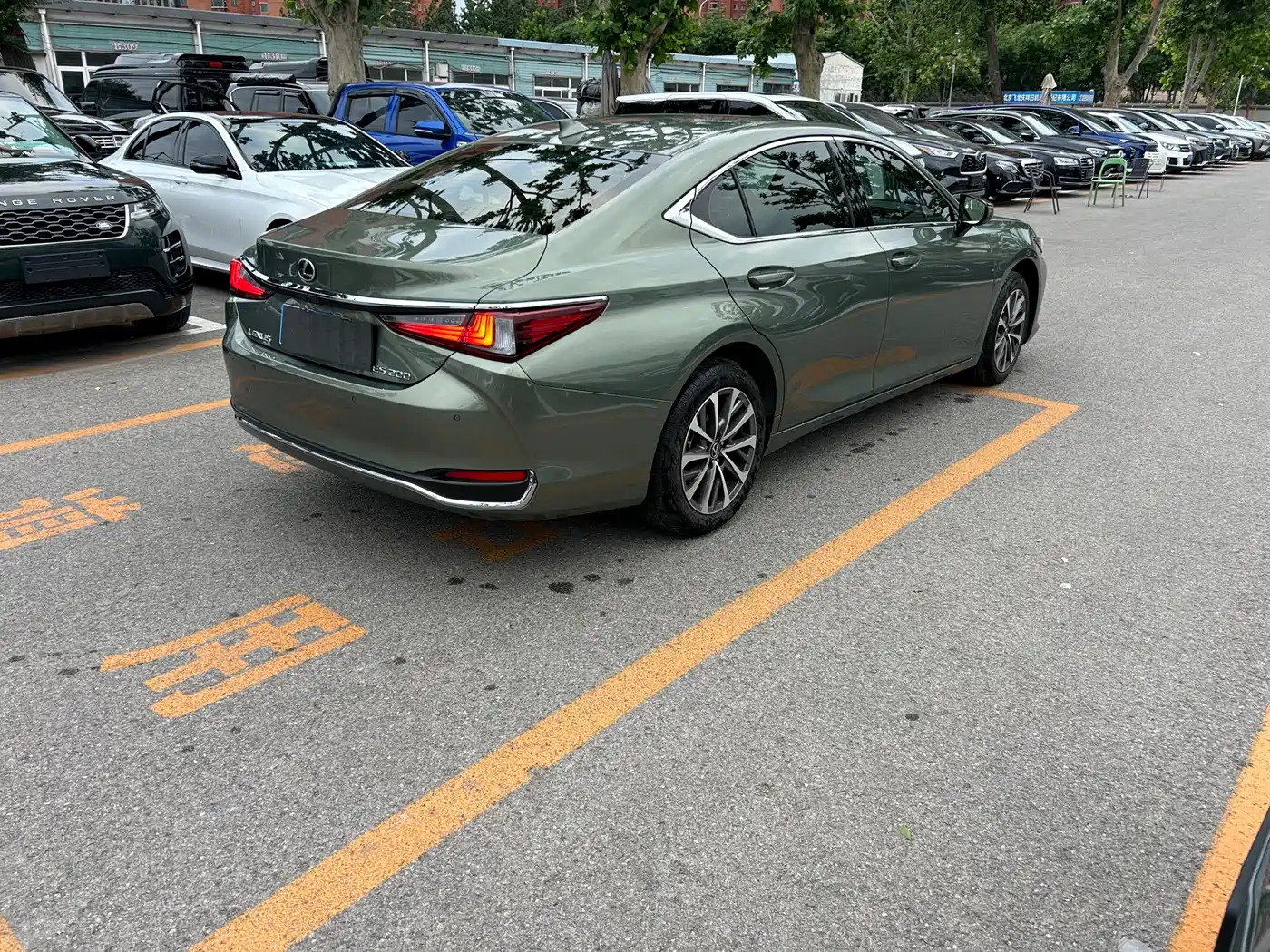 Lexus ES 2023 200 Luxury Edition фото 4