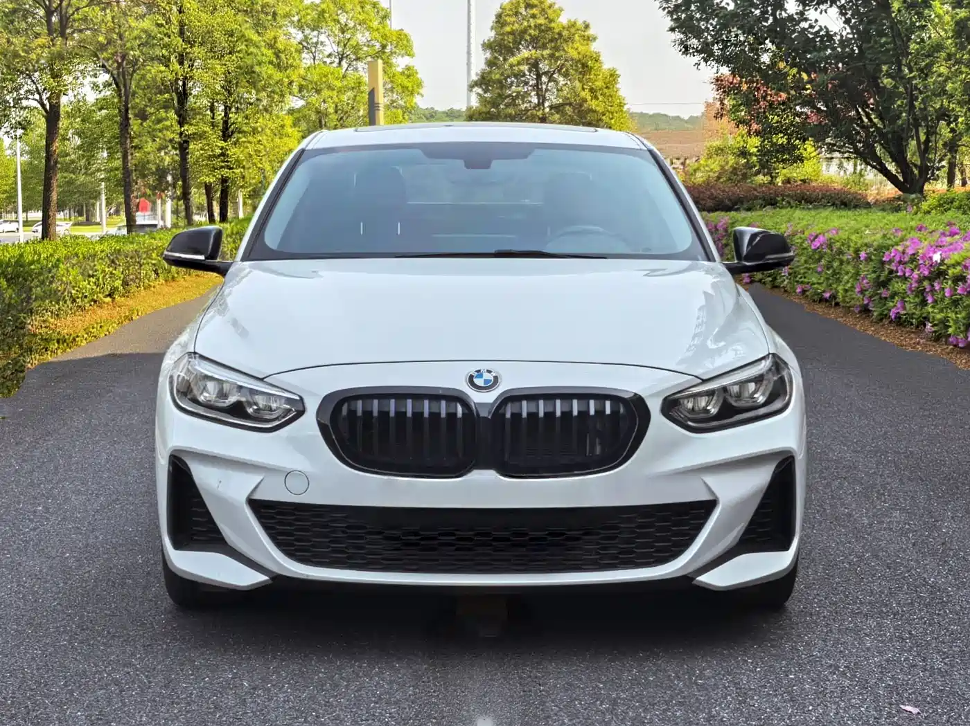 BMW 1 Series 2023 125i M Sport Shadow Edition фото 2