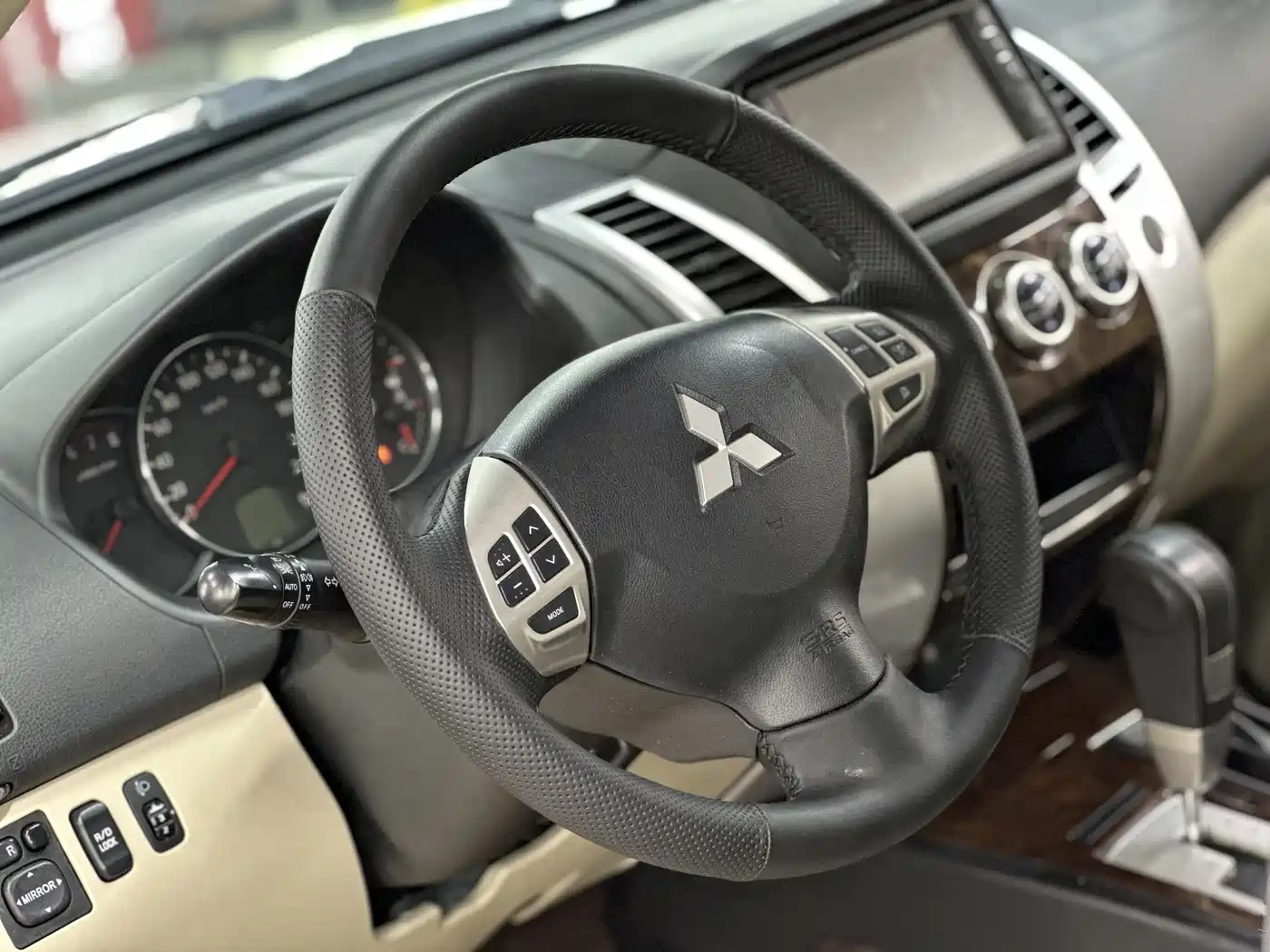 Mitsubishi Pajero Sport 2013 3.0L Automatic 4WD Flagship фото 27