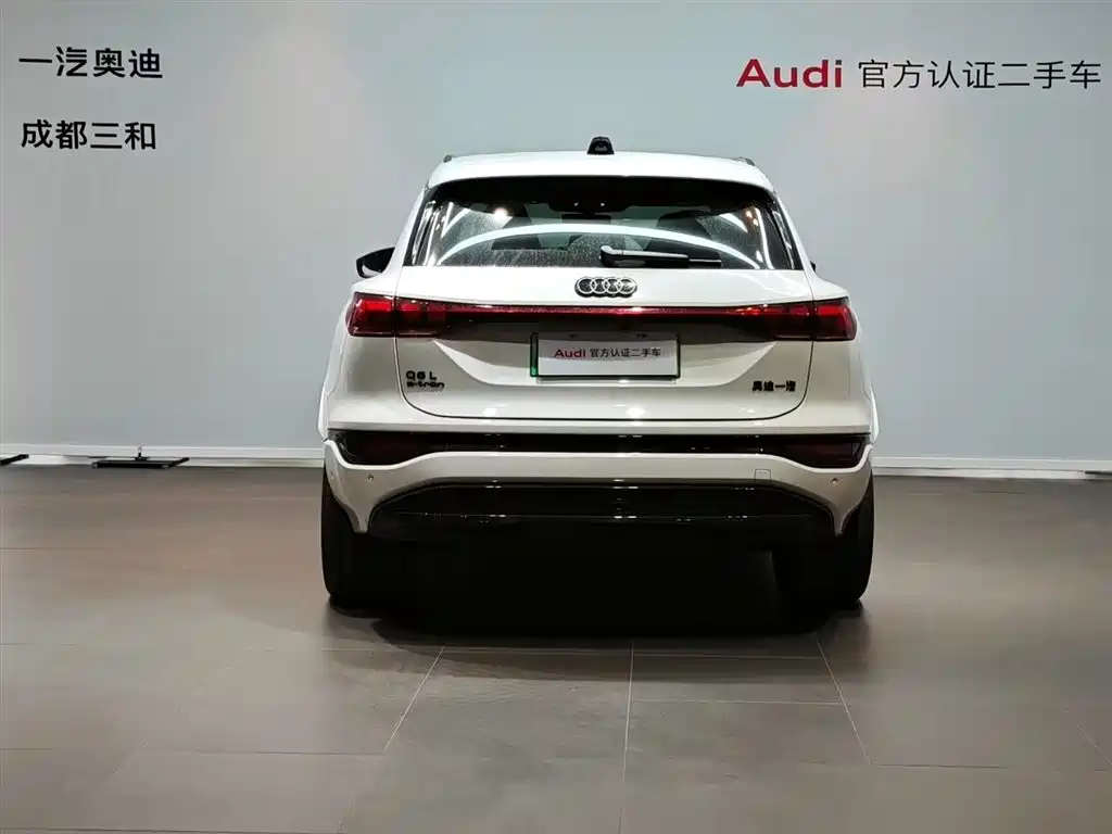 AUDI Q6L E TRON