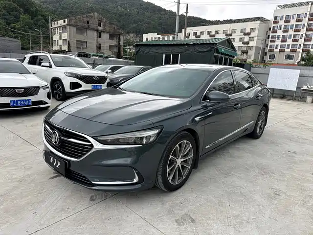 Buick LaCrosse 652T, Люкс