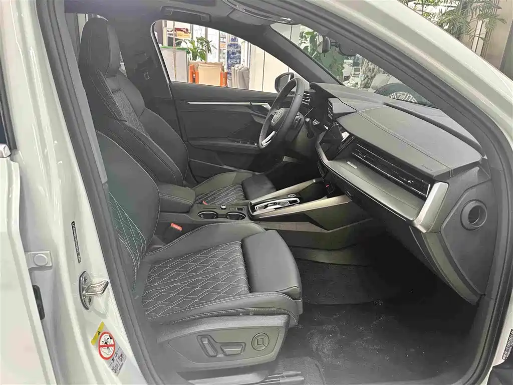 Audi A3 2026 2025 Facelift Sportback 35TFSI Flying Spur Premium