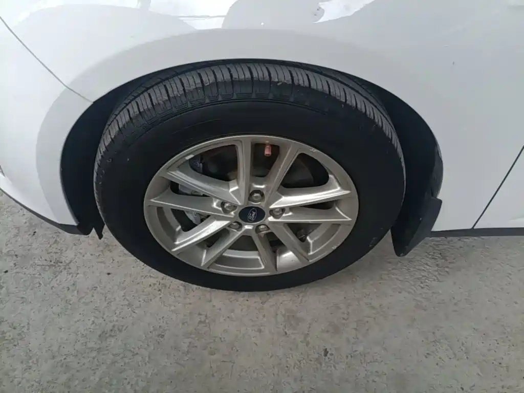 Фото 23 - Ford Focus
