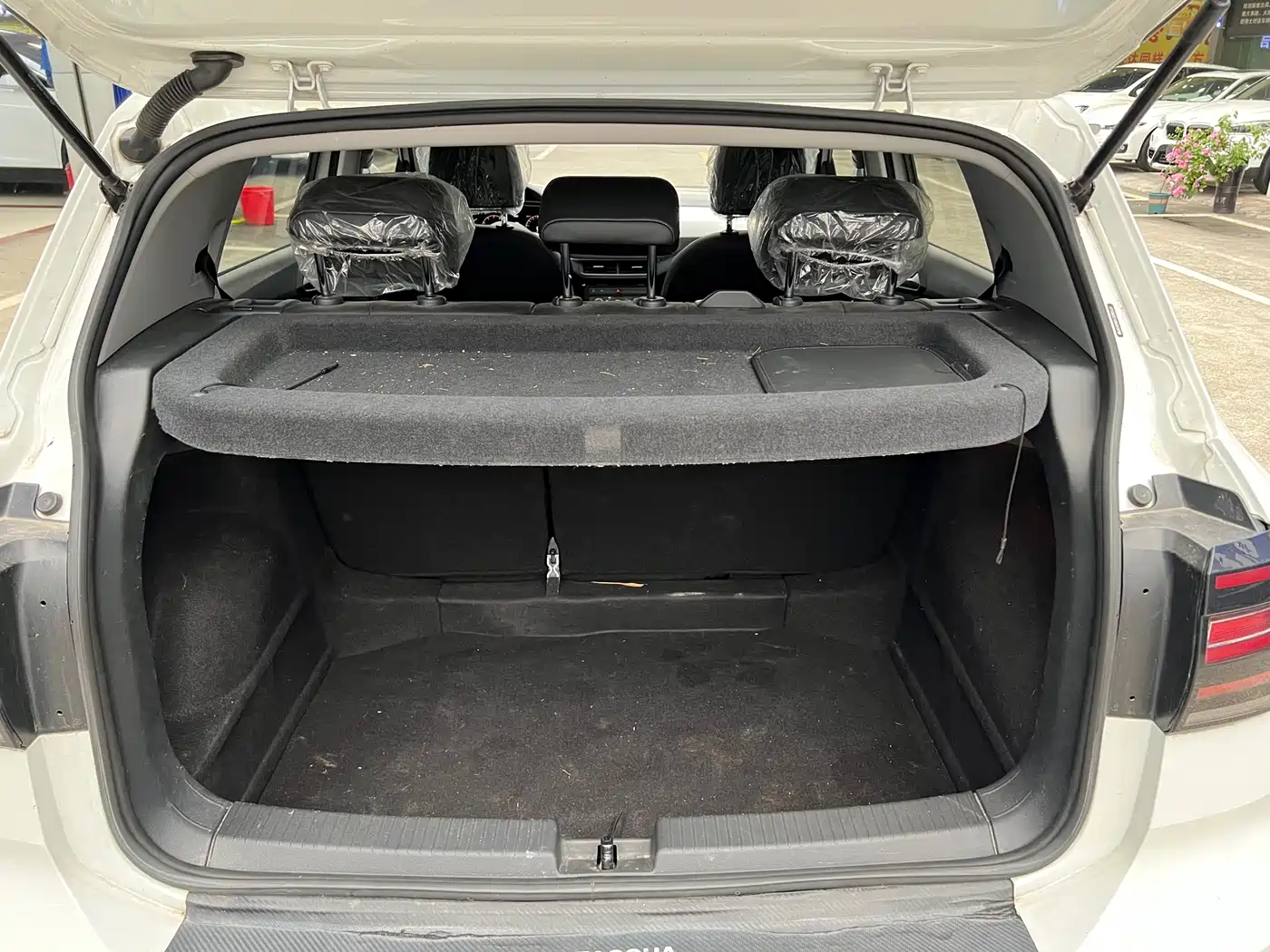 VOLKSWAGEN EXPLORING THE SHADOW