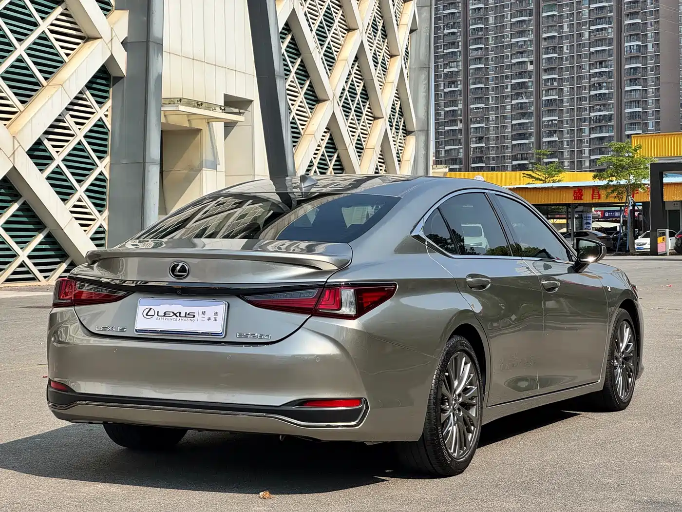 Фото 6 - Lexus ES