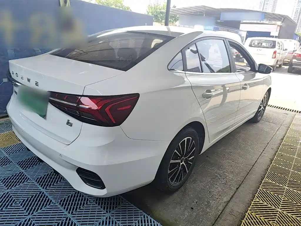 Фото 7 - Roewe i5