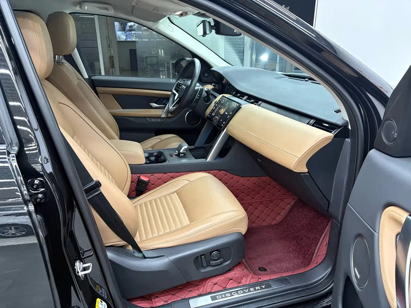 Land Rover Discovery Sport 2024 Luxury Custom Edition фото 18