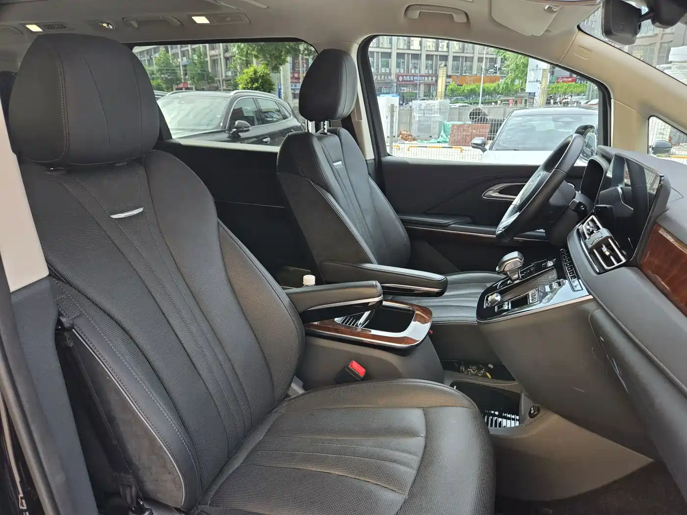Hongqi HQ9 PHEV 2024 Model 2.0T AWD Luxury Edition фото 8