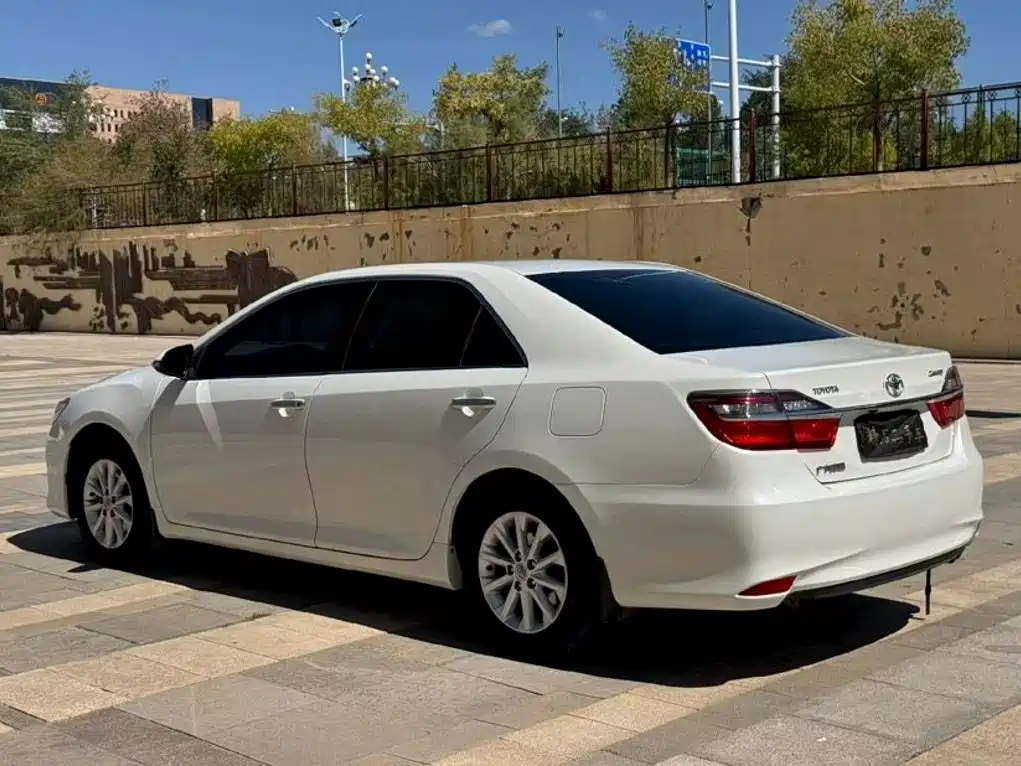 Фото 7 - Toyota Camry