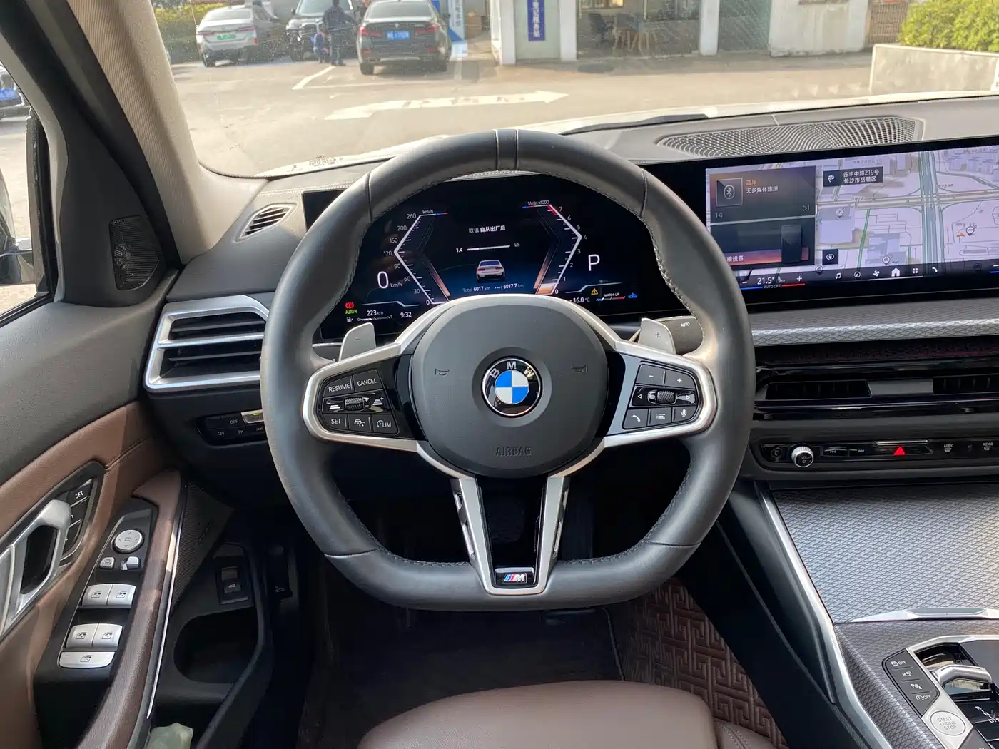 BMW 3 Series 2025 330Li M Sport Night Edition фото 15