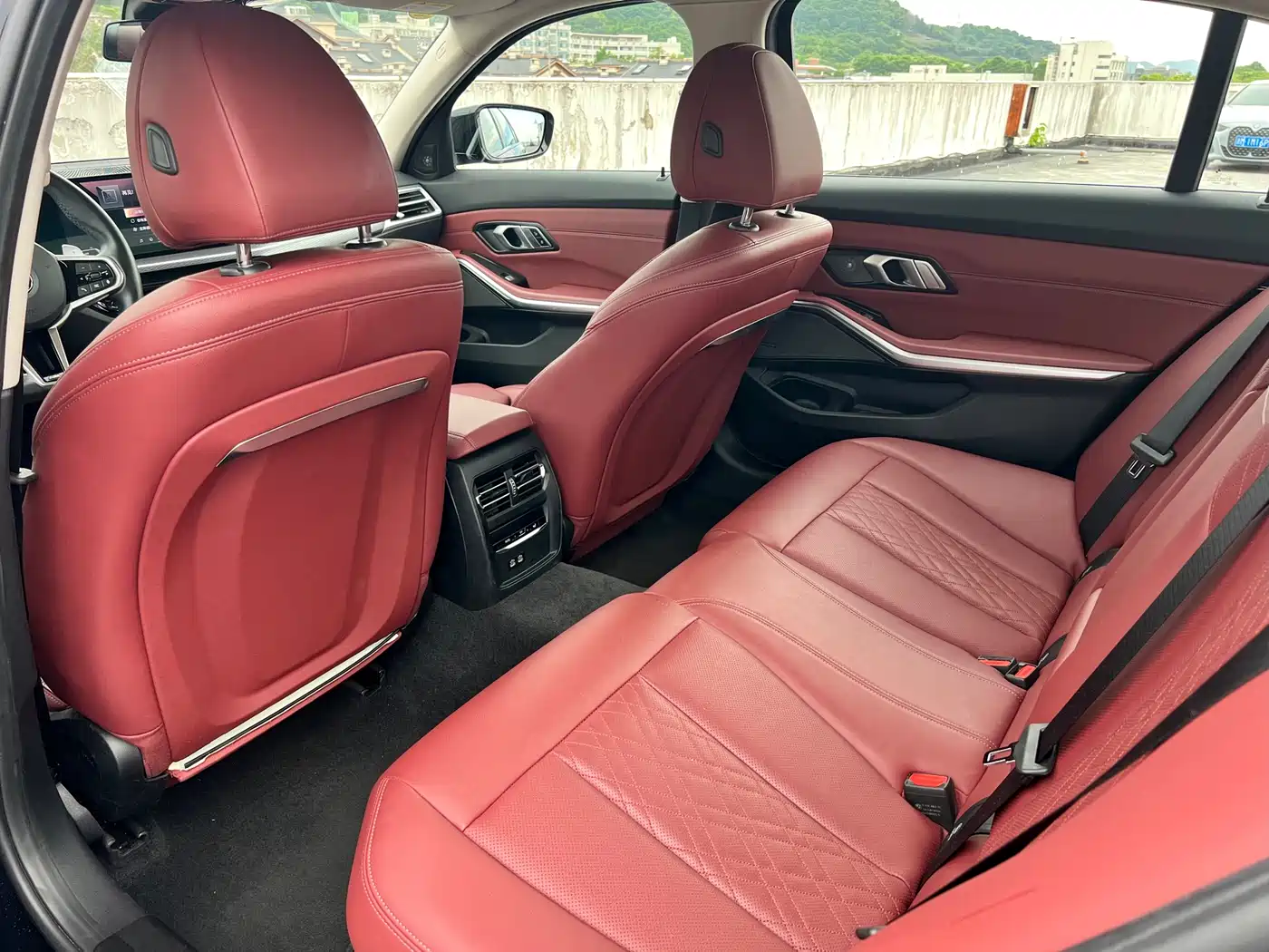 BMW 3 Series 2025 330Li M Sport Night Edition фото 6