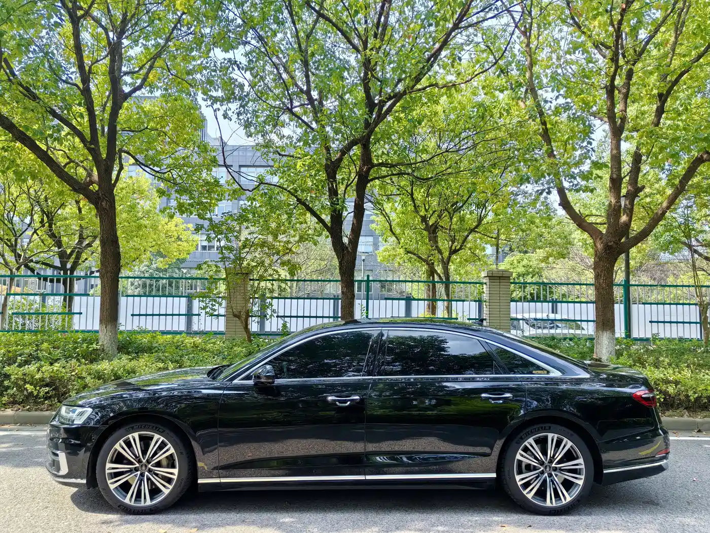 Фото 14 - Audi A8