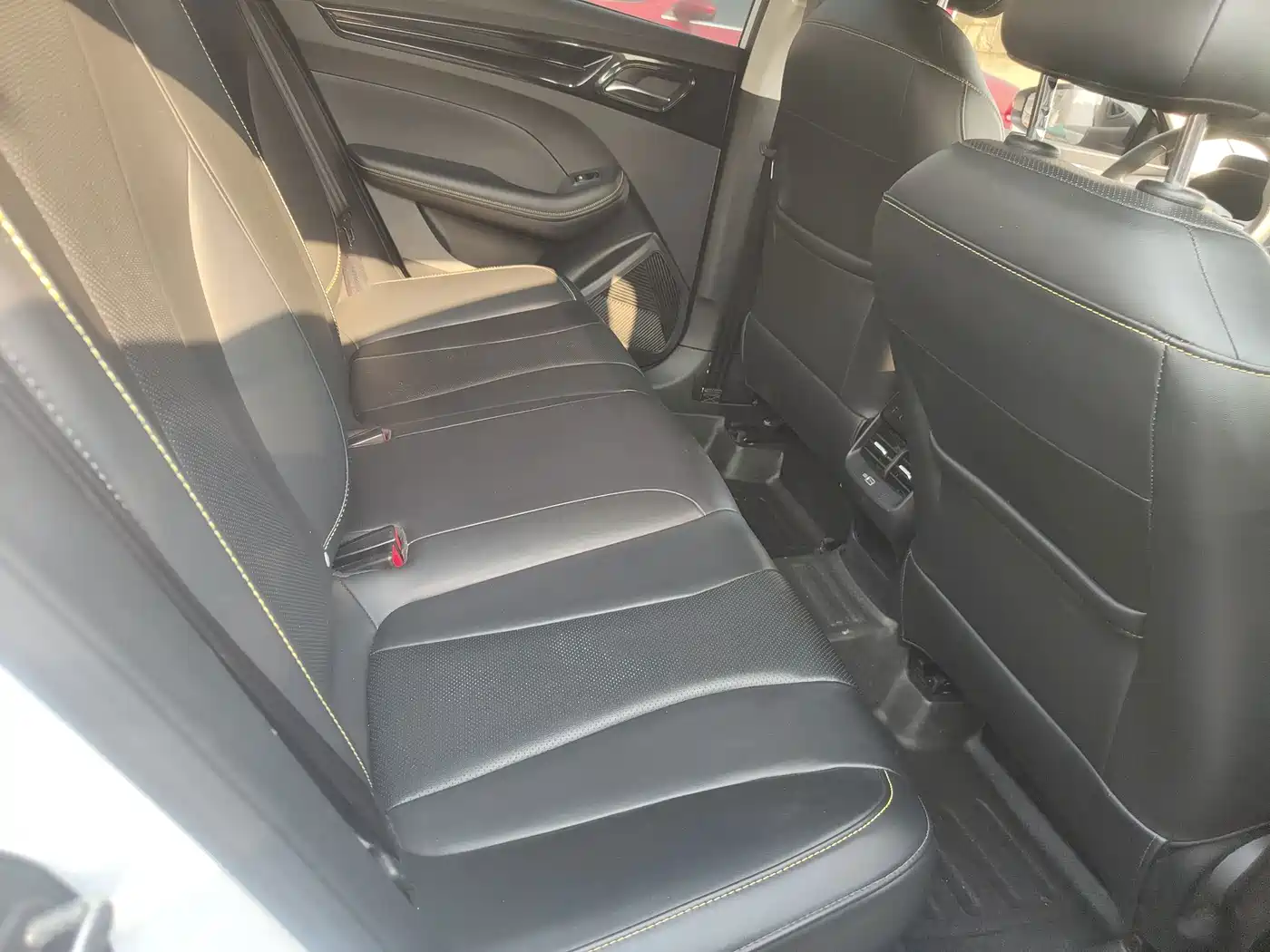 Фото 5 - Roewe i5