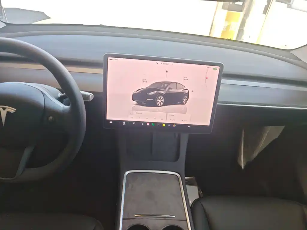 Фото 13 - Tesla Model Y