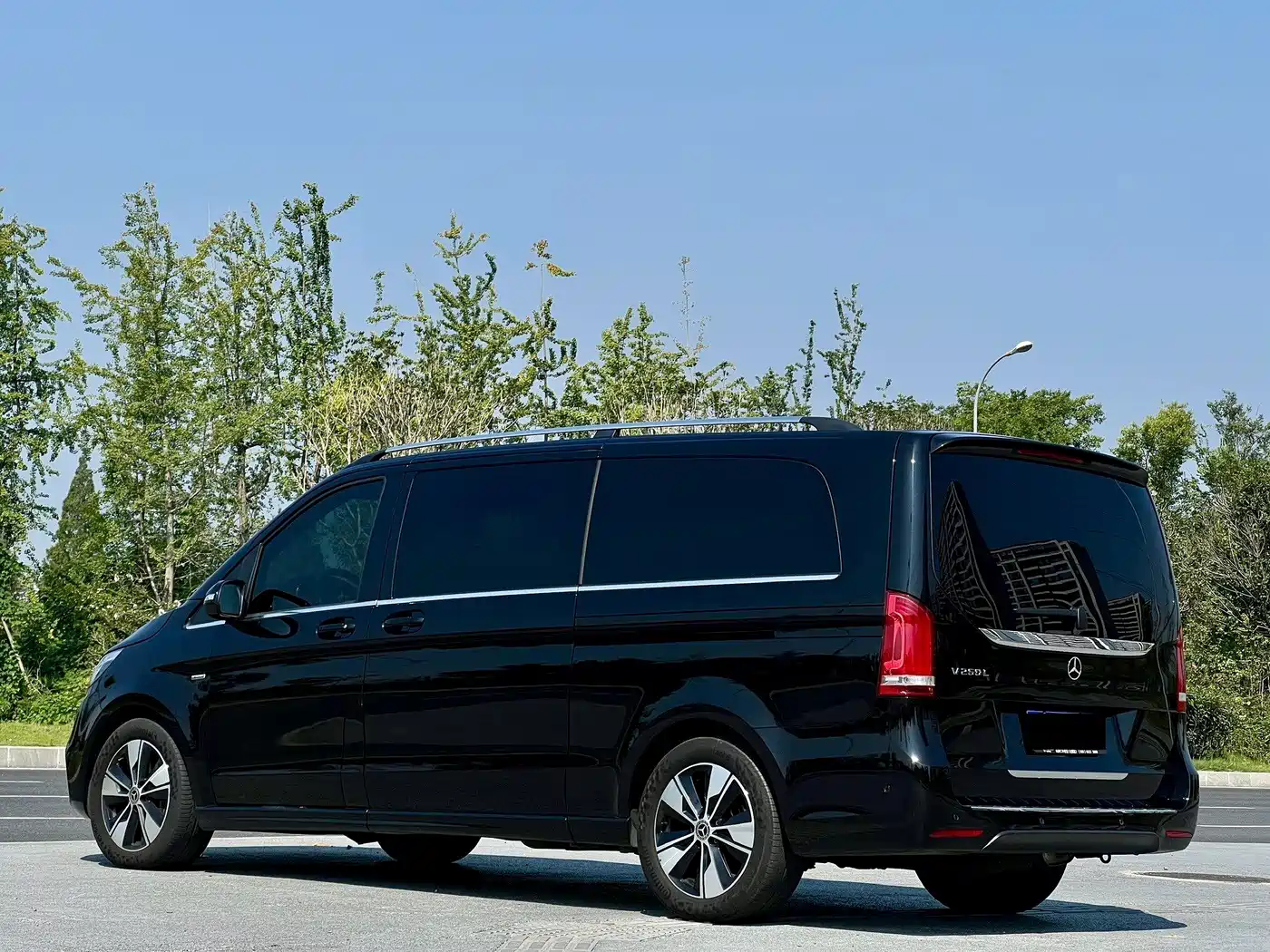Mercedes-Benz V-Class 2021 V 260 L Long Wheelbase Luxury Edition фото 4