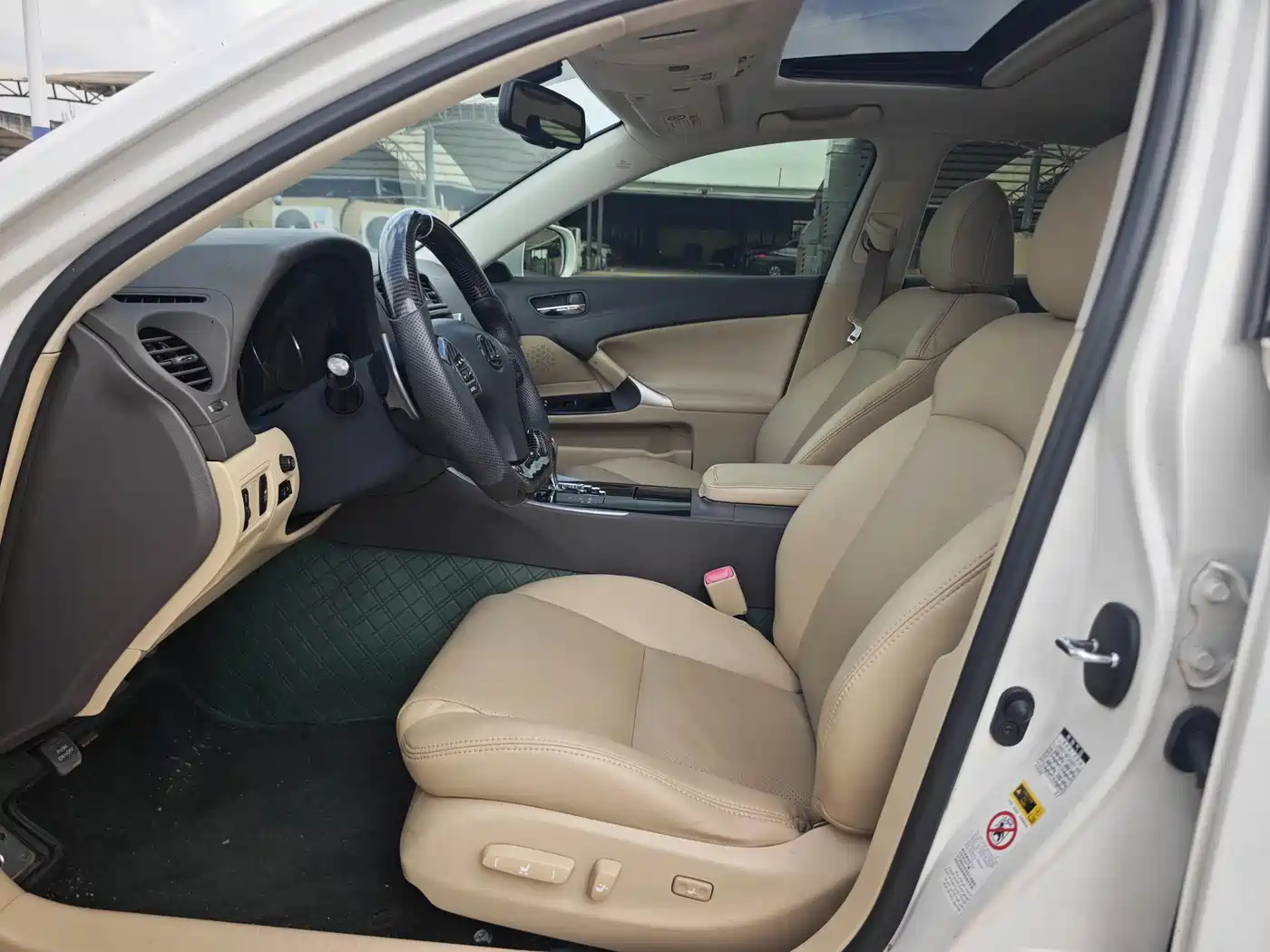 Фото 9 - Lexus IS