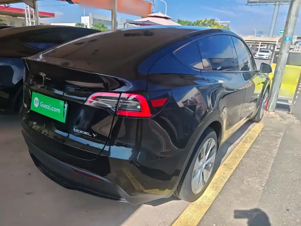 Photo 7 - Tesla Model Y