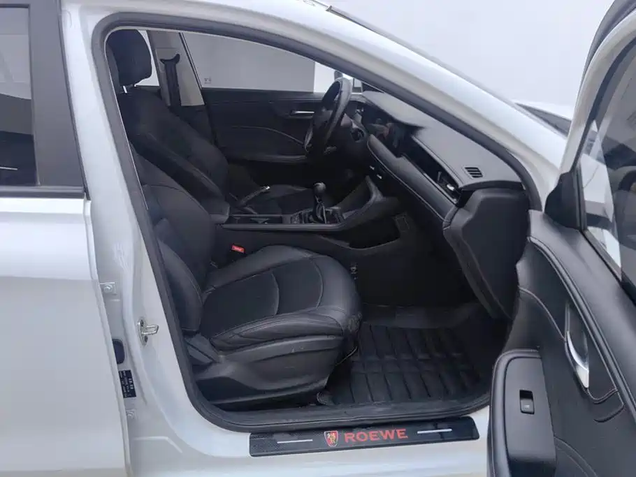 Фото 8 - Roewe i5