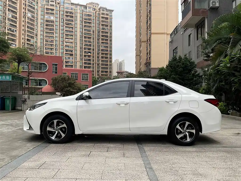 Toyota Levin 2017 Facelift Hybrid 1.8H GS E-CVT Elite Sunroof Edition China V фото 11