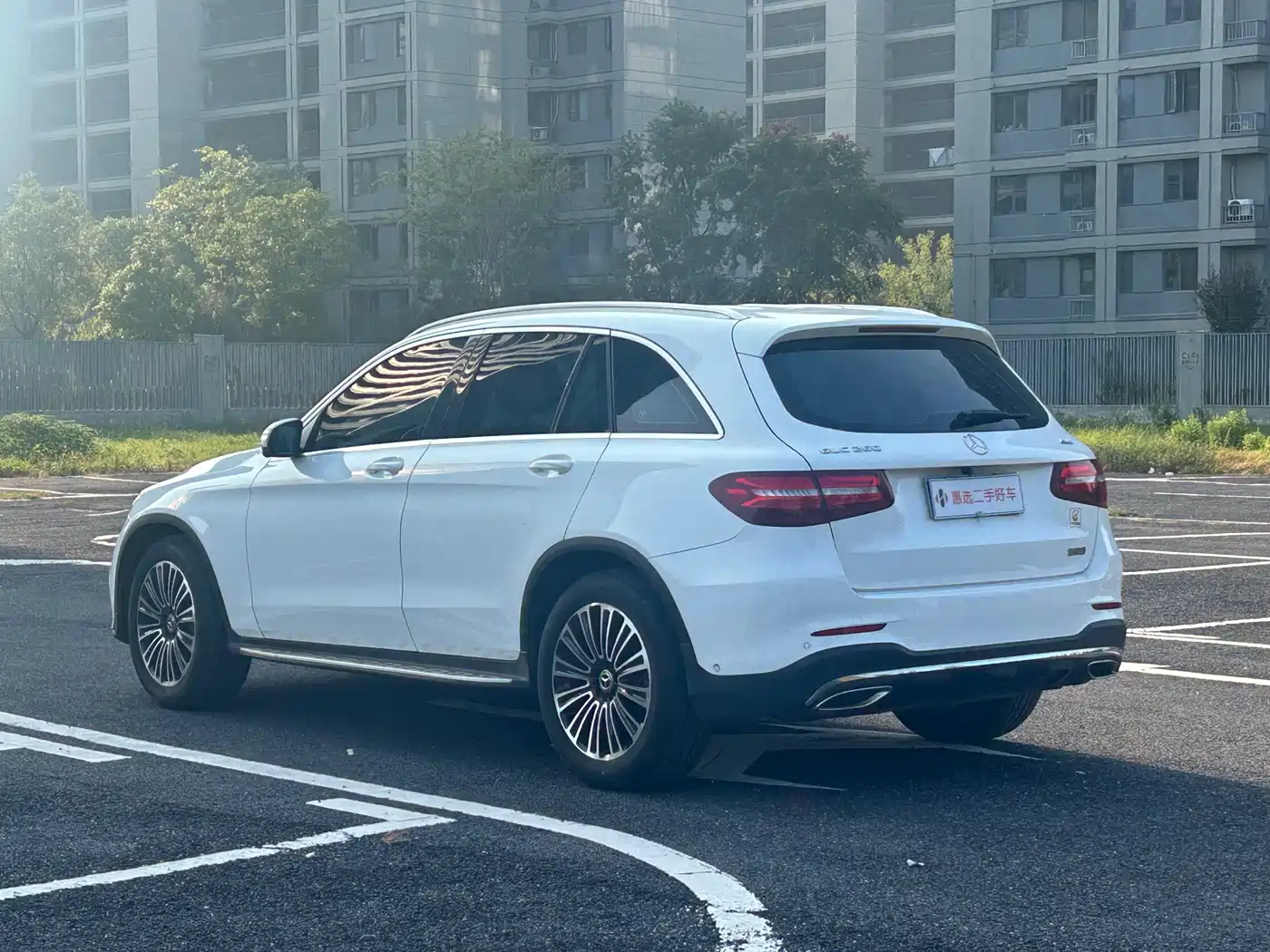 صورة 4 - Mercedes-Benz GLC