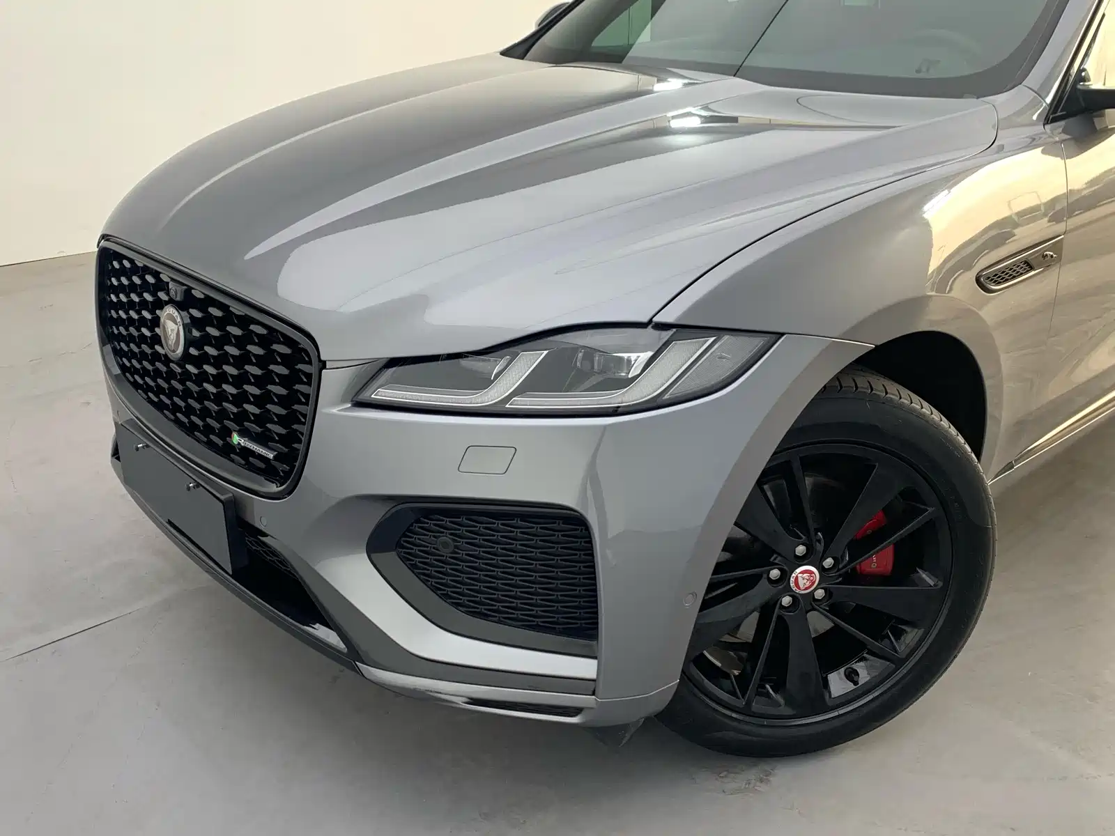 Фото 11 - Jaguar F-PACE