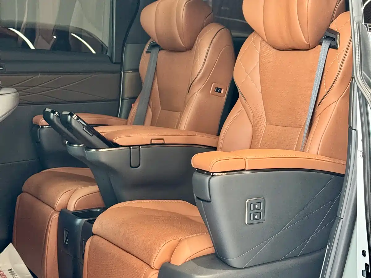 Toyota Vellfire 2024 Crown Hybrid 2.5L Executive Premium Edition фото 5