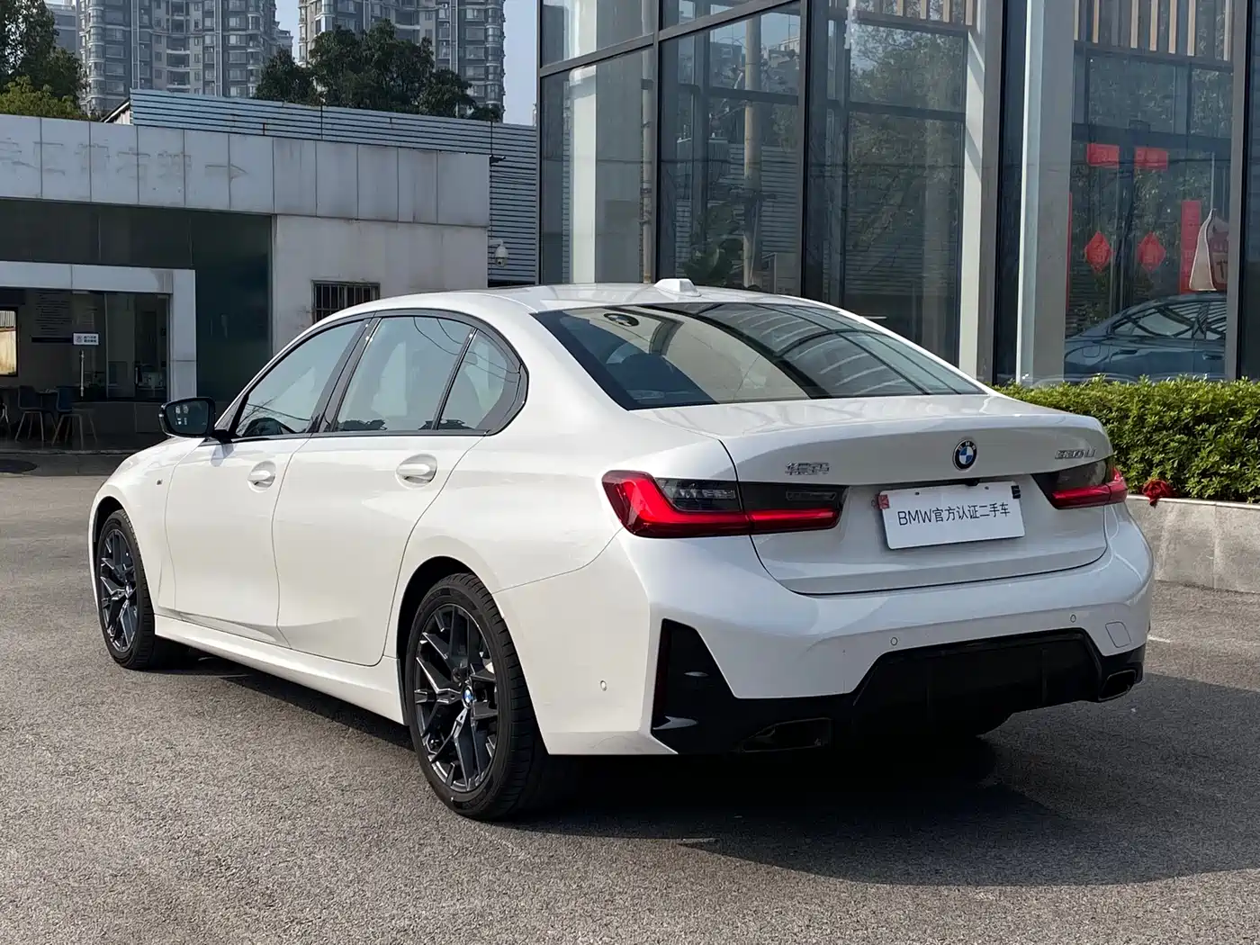 BMW 3 Series 2025 330Li M Sport Night Edition фото 6