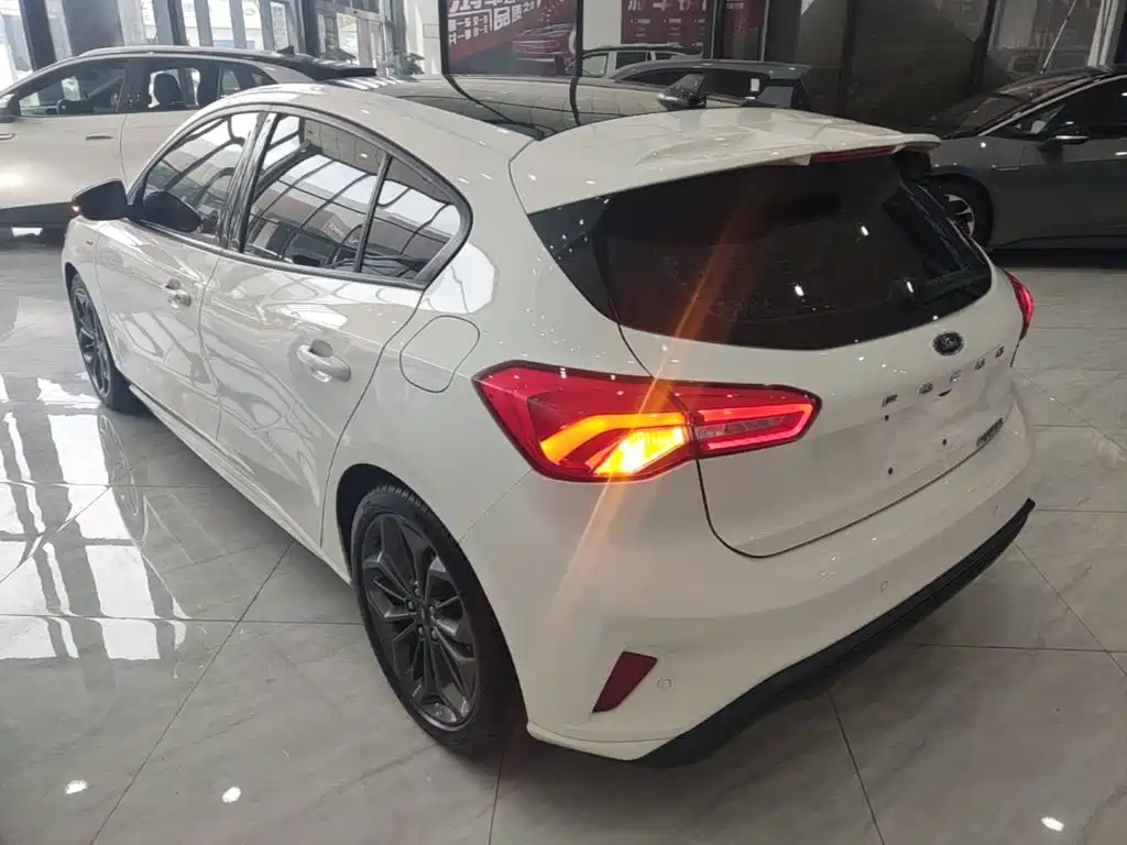 Ford Focus 2023 2022 Hatchback EcoBoost 180 Automatic ST Line