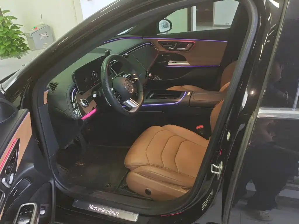 Photo 3 - Mercedes-Benz E-Class