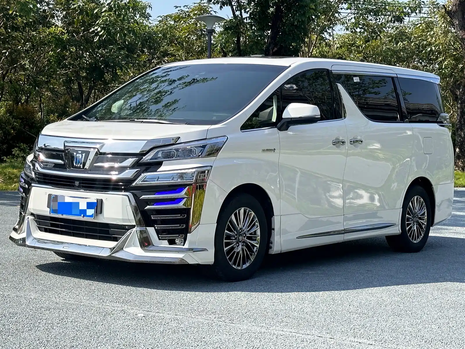 Фото 1 - Toyota Vellfire