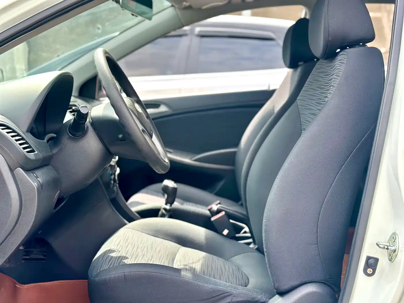 Hyundai Reina 2014 2014 1.4L Manual GLX