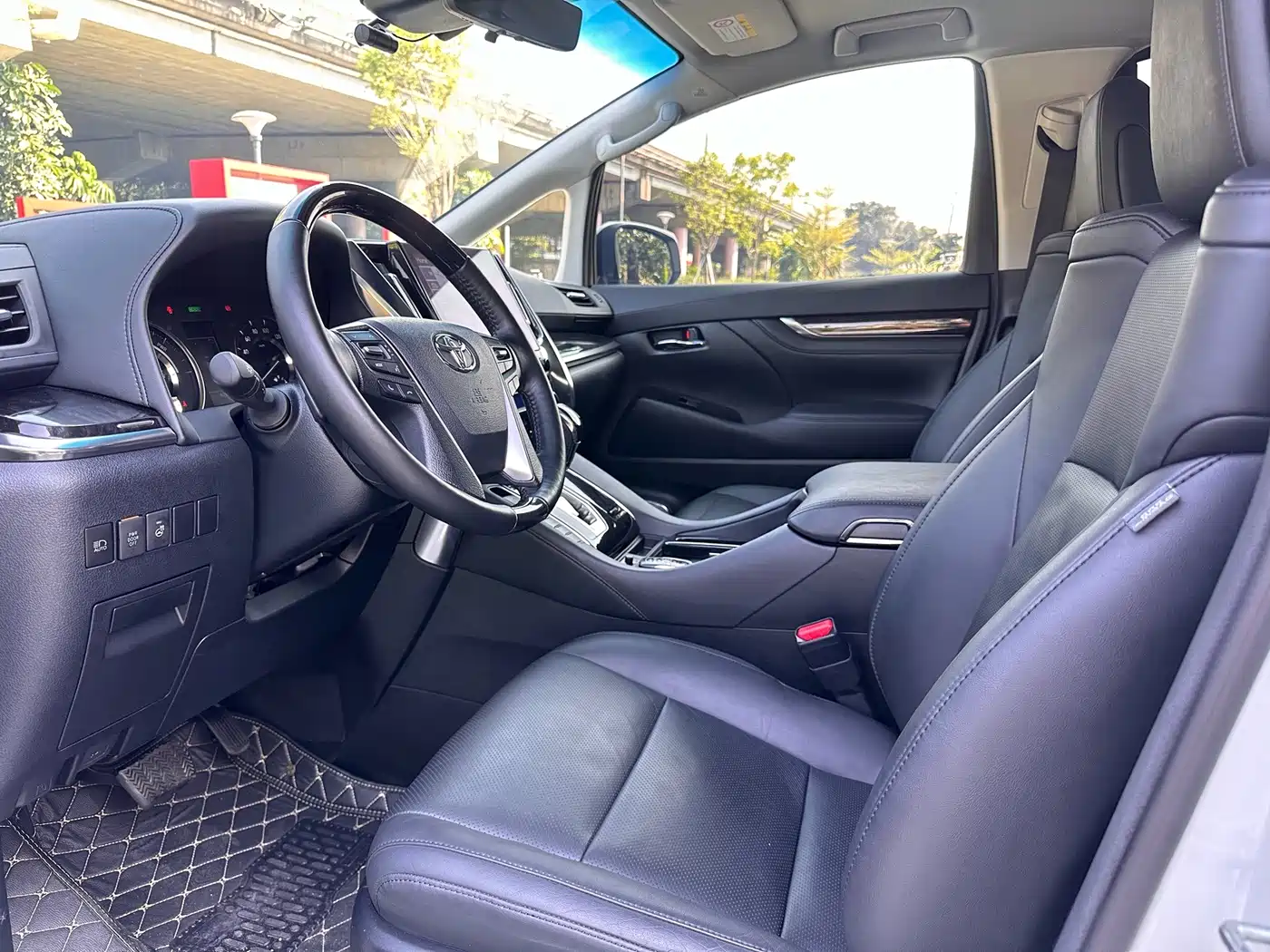 Toyota Vellfire 2022 2021 Crown Hybrid 2.5L HV Luxury Edition