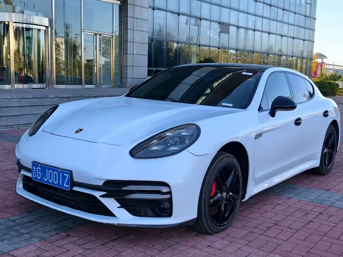 صورة 1 - Porsche Panamera