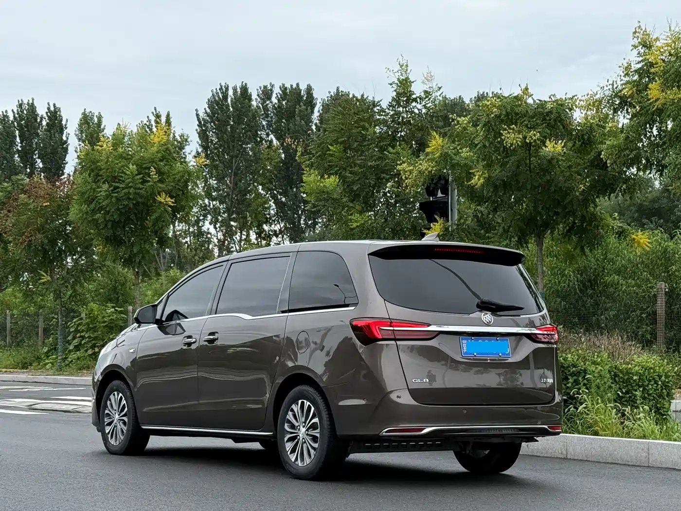 Photo 4 - Buick GL8