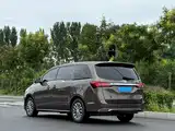 Фото 4 - Buick GL8