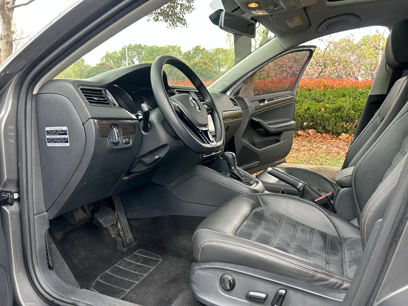 Volkswagen Sagitar 2015 230TSI Automatic Luxury фото 12