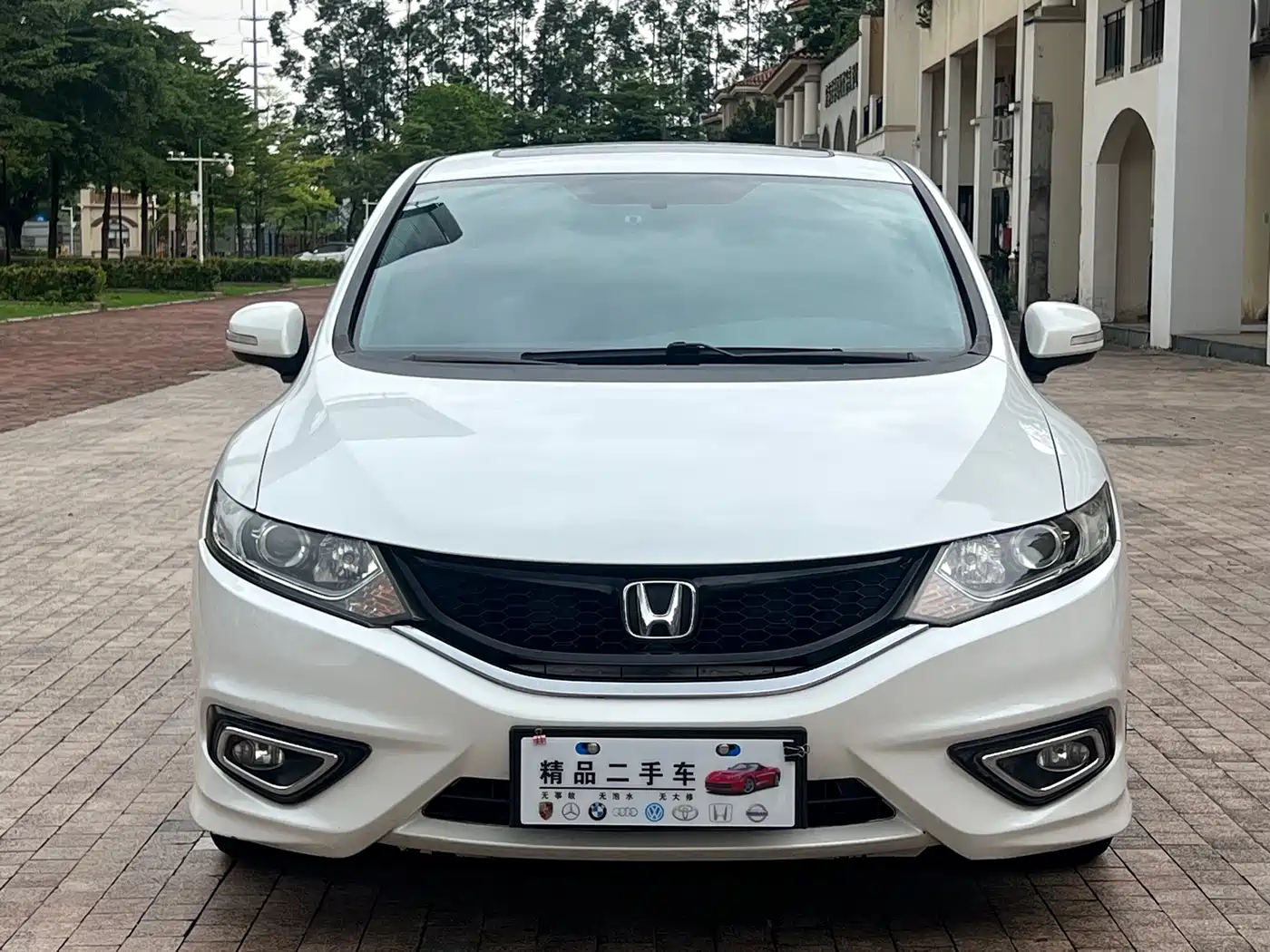 Фото 2 - Honda Jade