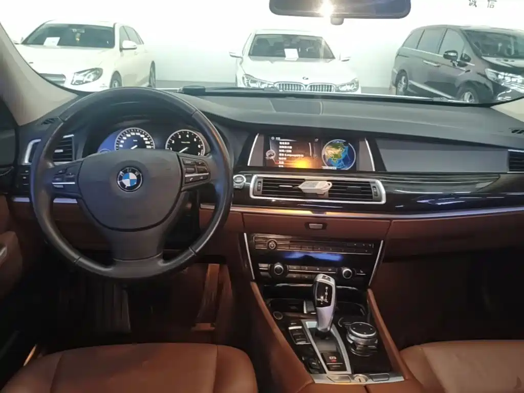 Photo 10 - BMW 5 Series GT
