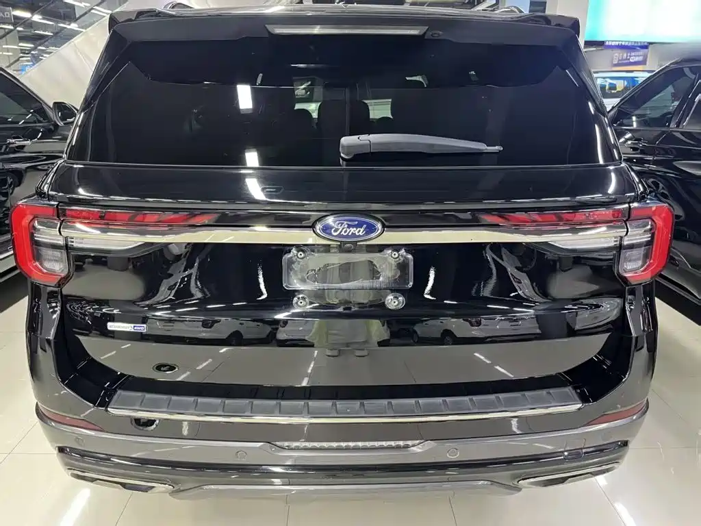 Photo 8 - Ford Explorer